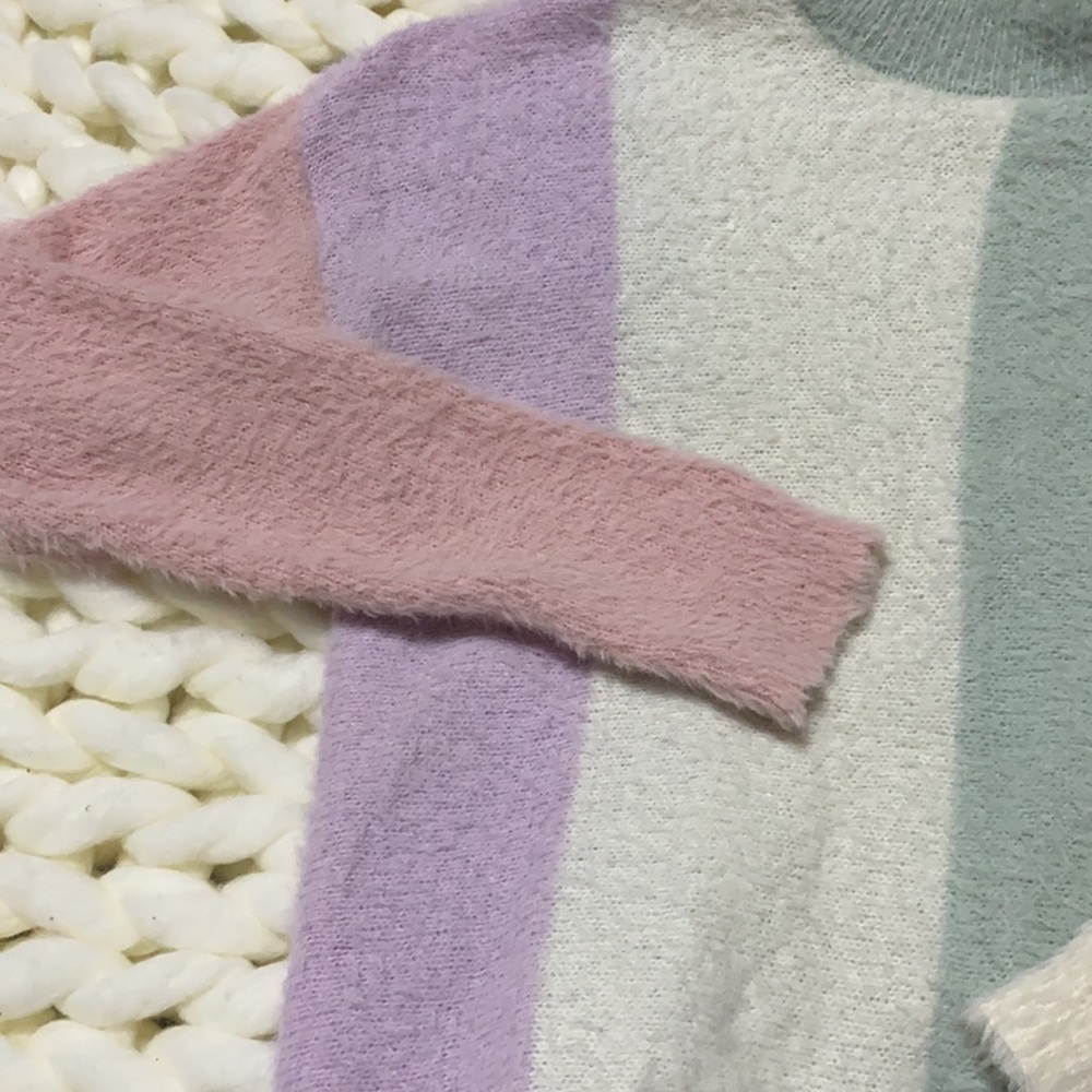 Fun Spring Sweater! - Picture 2 of 6